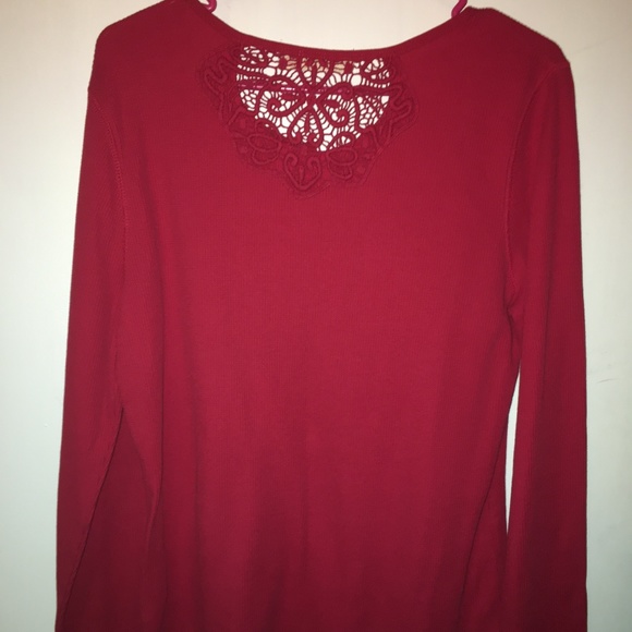 Red long sleeve - Picture 2 of 3
